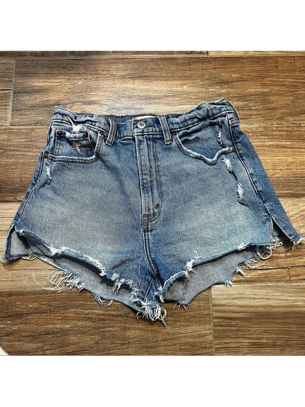 Abercrombie & Fitch Shorts
The Mom Shorts